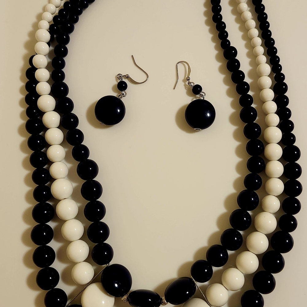 Elegant Navy and White Beaded Necklace Set
